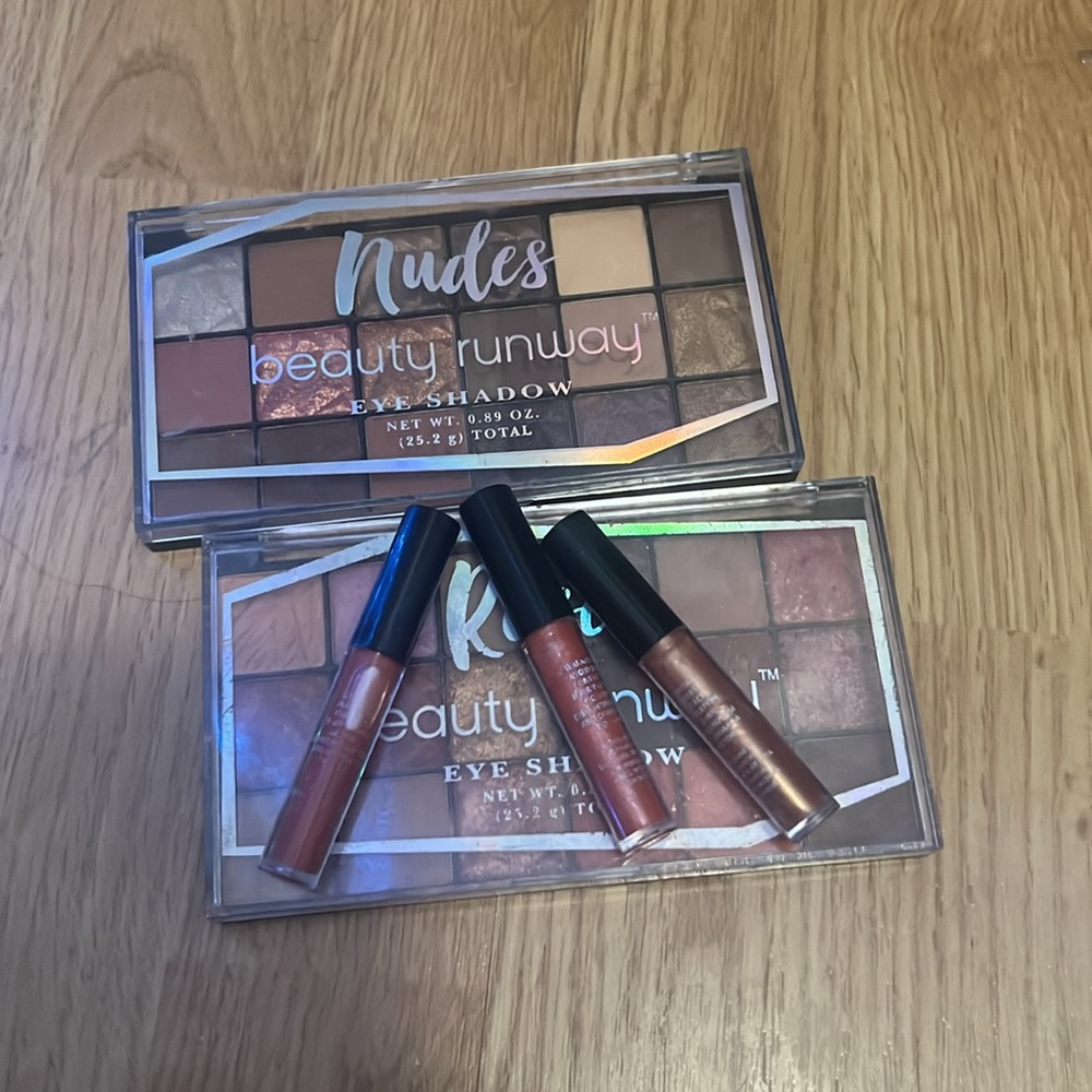 Lipglosses and eyeshadow pallets